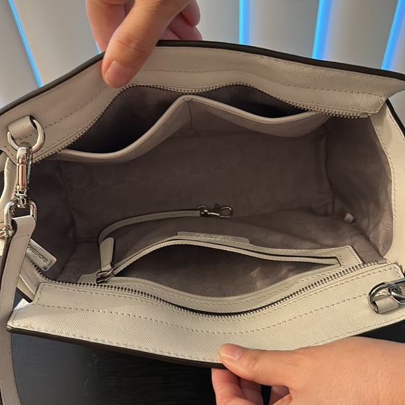 Michael Kors White Silver Studded Winged Handbag - Picture 6 of 7